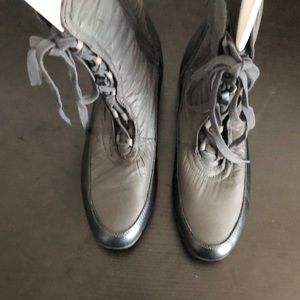 Sudini Grey Water Repellent Boots Sz 11MN